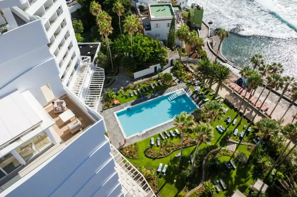 sustainable-amenities-and-experiences-for-guests-w - Where to Book Eco-Friendly Pet-Friendly Hotels in 2026
